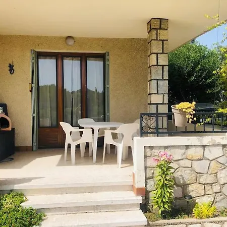 Semesterbostad Maison Au Calme Proche